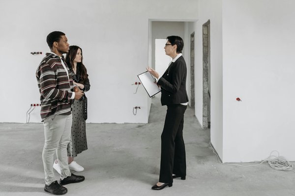 7 Astuces Ingénieuses pour Métamorphoser Votre Cabane de Jardin en Studio d'Artiste Inspirant